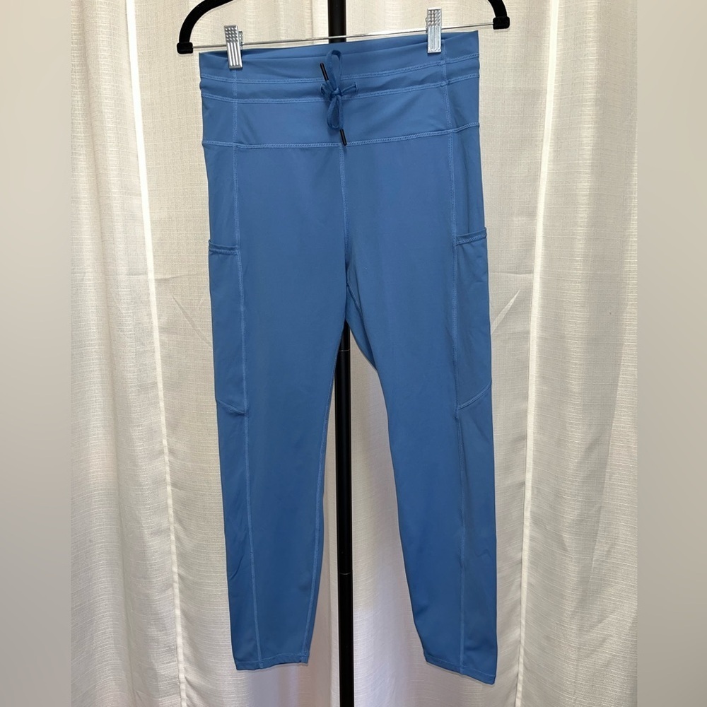 Zyia Active Calm Blue Drawstring Luxe 7/8 Pocket
Capris 24" | size 6-8